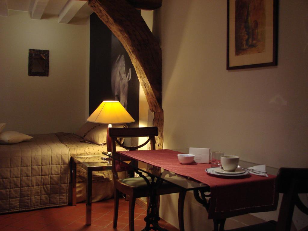 Aparthotel De Beek Anno 1410 Sint-Truiden Habitación foto